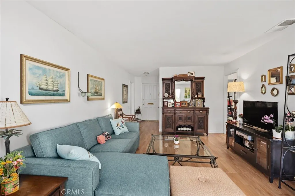 Laguna Woods, California 92637, United States, 2 Bedrooms Bedrooms, ,2 BathroomsBathrooms,Residential,Active,212094