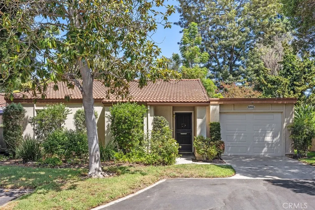 Laguna Woods, California 92637, United States, 2 Bedrooms Bedrooms, ,2 BathroomsBathrooms,Residential,Active,212094