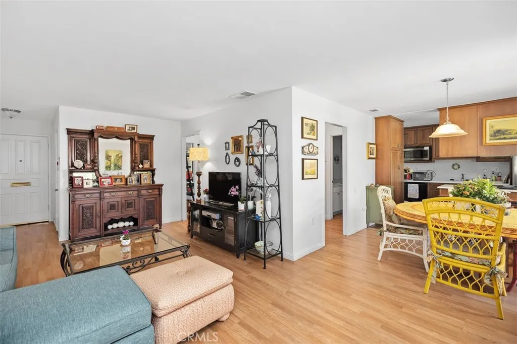 Laguna Woods, California 92637, United States, 2 Bedrooms Bedrooms, ,2 BathroomsBathrooms,Residential,Active,212094