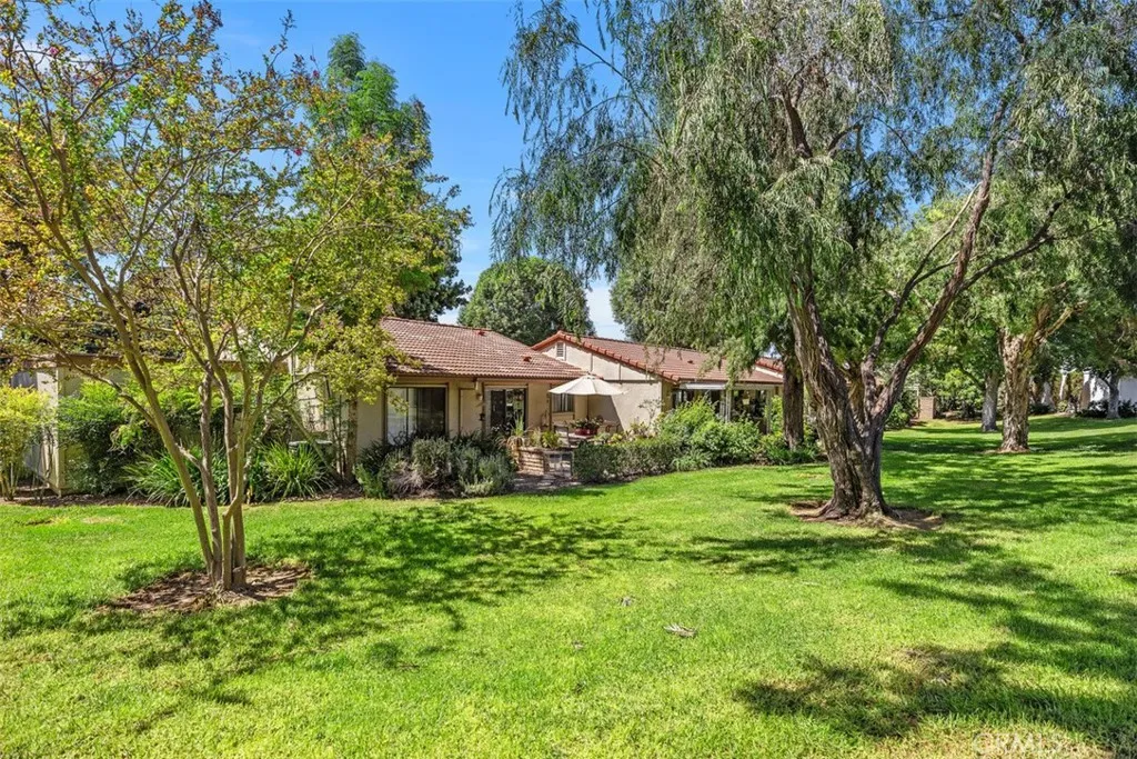 Laguna Woods, California 92637, United States, 2 Bedrooms Bedrooms, ,2 BathroomsBathrooms,Residential,Active,212094