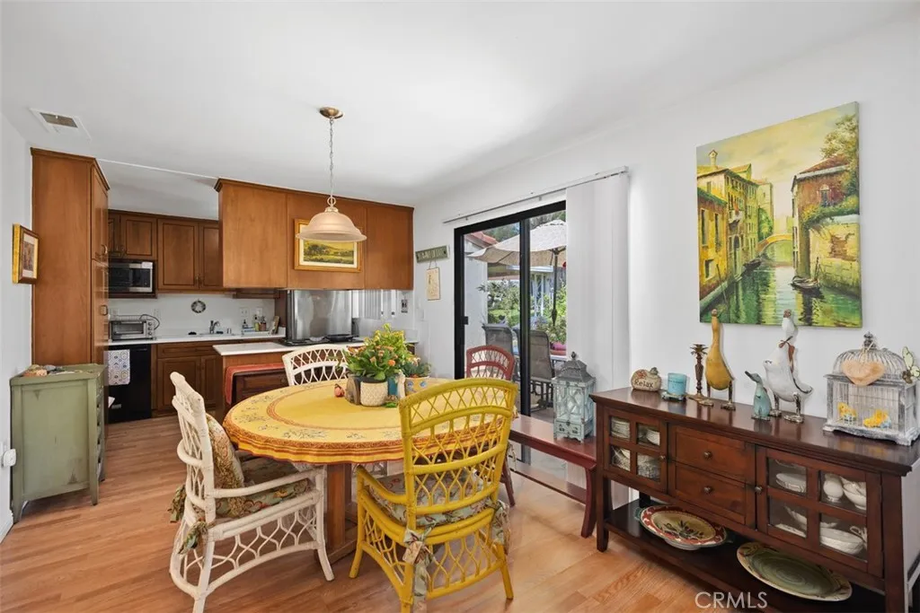 Laguna Woods, California 92637, United States, 2 Bedrooms Bedrooms, ,2 BathroomsBathrooms,Residential,Active,212094