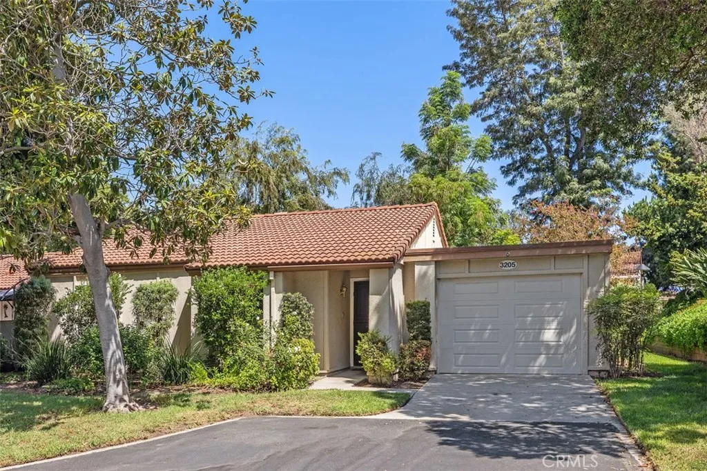 Laguna Woods, California 92637, United States, 2 Bedrooms Bedrooms, ,2 BathroomsBathrooms,Residential,Active,212094