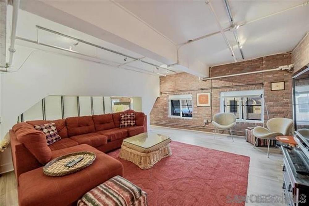 950 6th Avenue #211