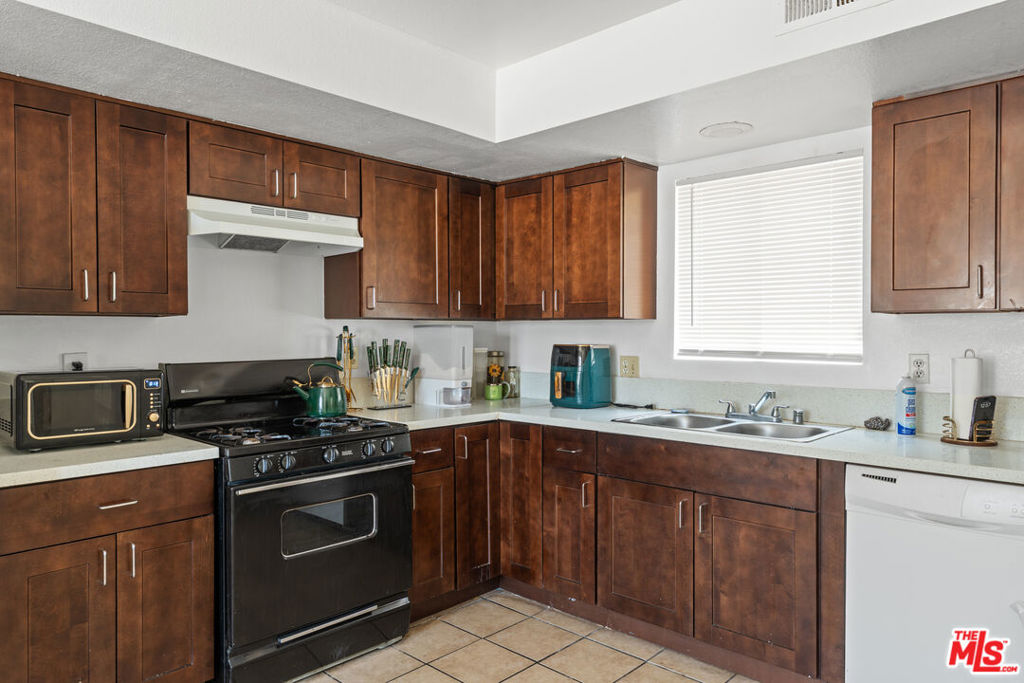 Properties 4 16221 Vasquez Avenue