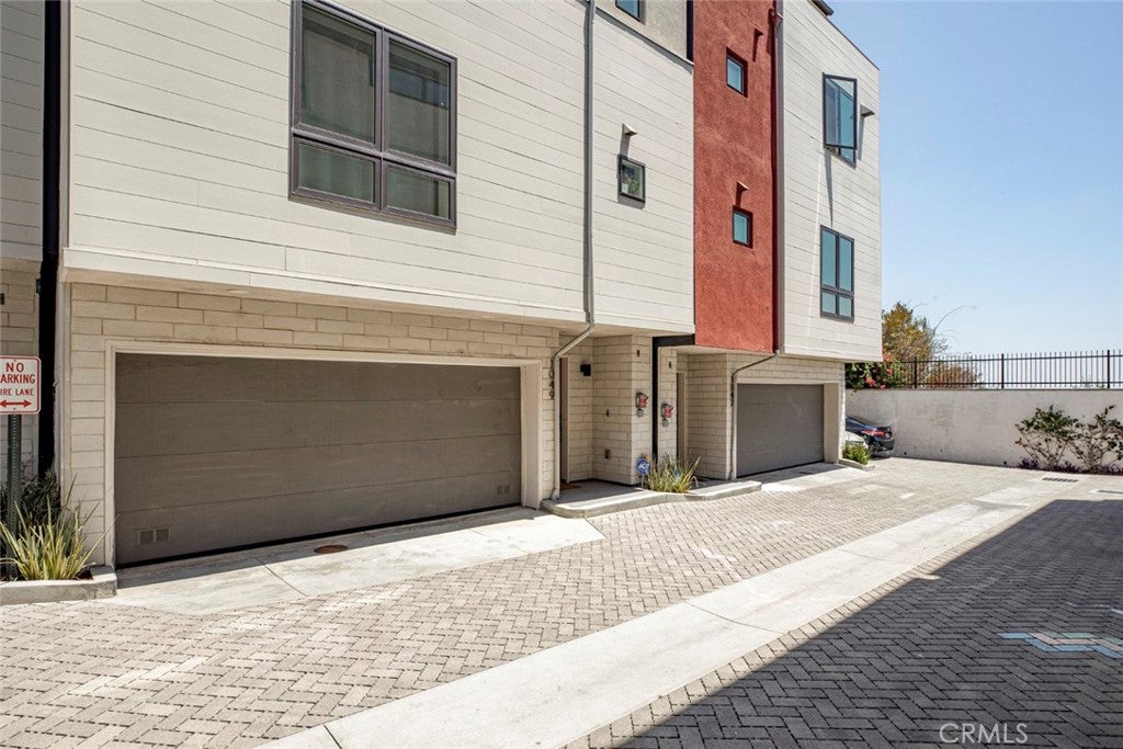 Photo of 1049 N Joels Place, Los Angeles, CA 90012 (MLS # GD26173313)
