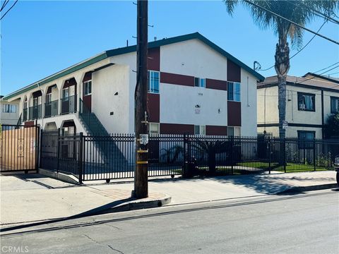 Photo of 7228 Independence Ave #03, Canoga Park, CA 91303 (MLS # SR26061904)