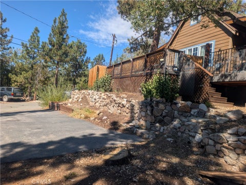 Photo of 1137 Ridge RD, Fawnskin, CA 92333 (MLS # IG26205560)