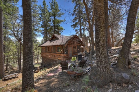 Photo of 1137 Ridge RD, Fawnskin, CA 92333 (MLS # IG26205560)