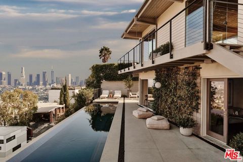 8521 W Hollywood Boulevard Los Angeles CA 90069