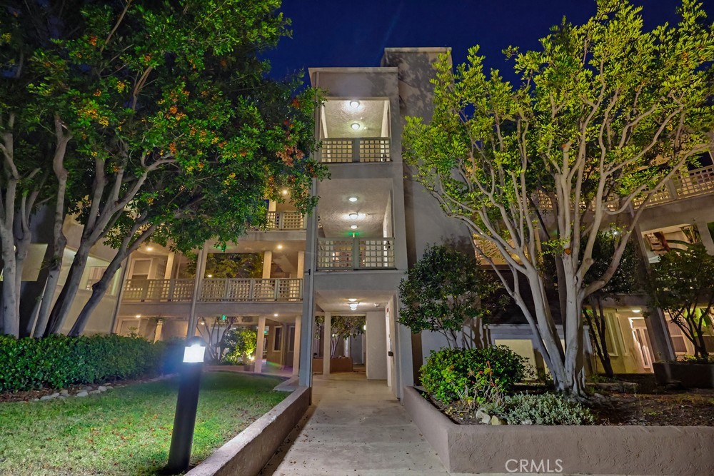 1450 Brett Place 305