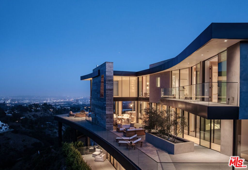 Photo of 1504 N Kenter Avenue, Los Angeles, CA 90049 (MLS # 25554411)