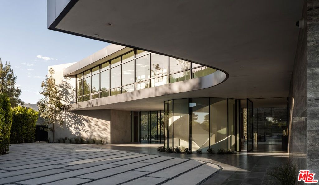 Photo of 1504 N Kenter Avenue, Los Angeles, CA 90049 (MLS # 25554411)