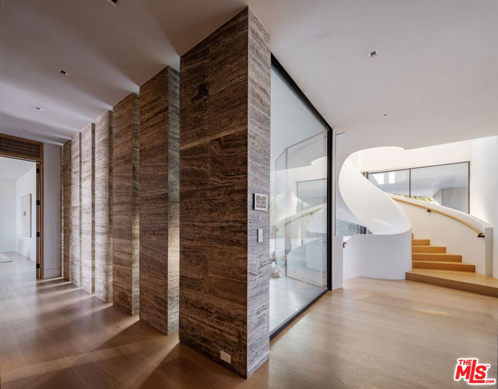 Photo of 1504 N Kenter Avenue, Los Angeles, CA 90049 (MLS # 25554411)