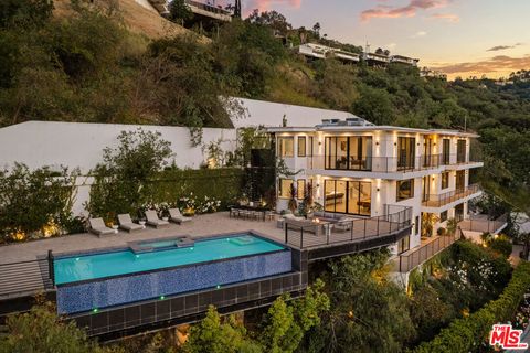 3820 Knobhill Drive Sherman Oaks CA 91423