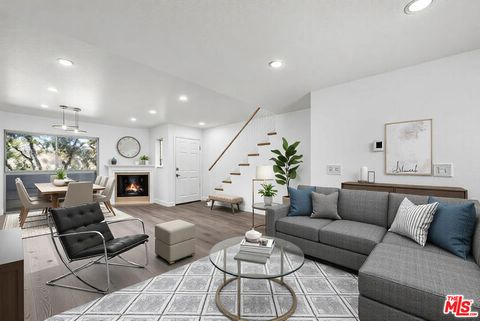 Photo of 13340 Burbank Boulevard #2, Sherman Oaks, CA 91401 (MLS # 26672253)
