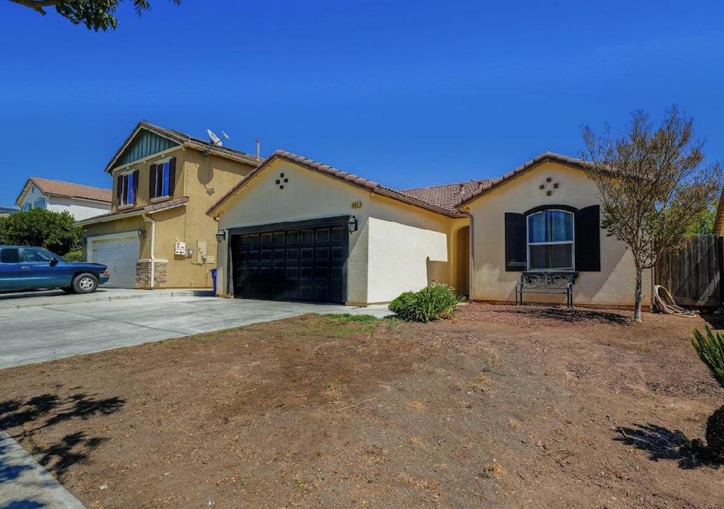 646 Luna Way