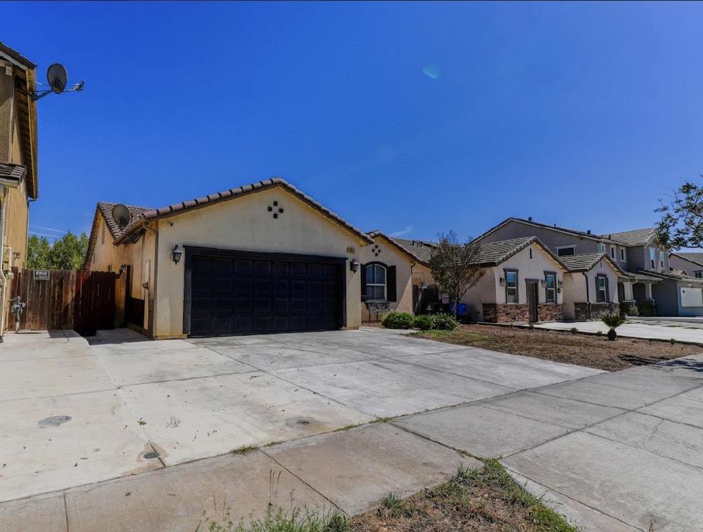 646 Luna Way