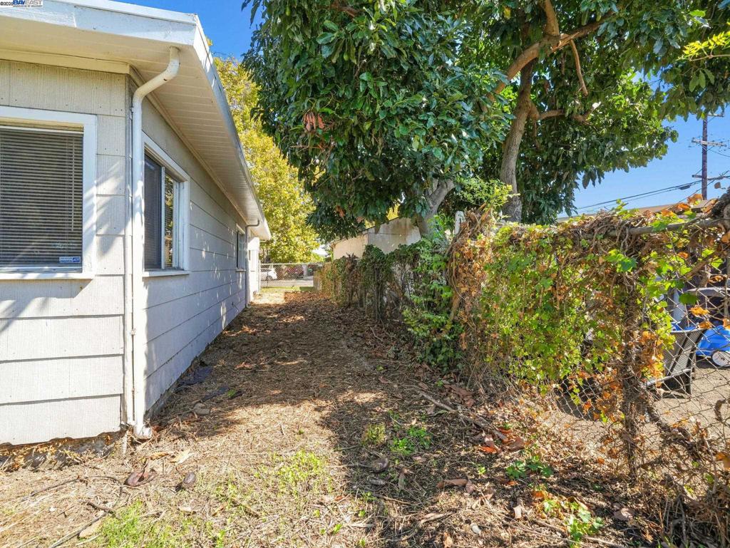 HAYWARD - Residential