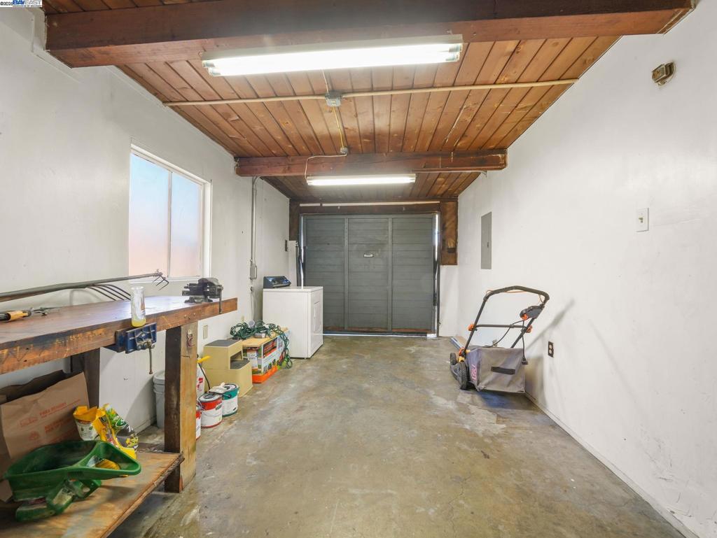 HAYWARD - Residential