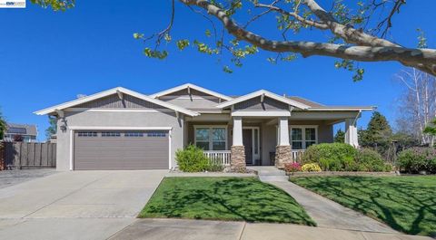 Photo of 1174 Carrara Ct Ct, Livermore, CA 94550 (MLS # 41128192)