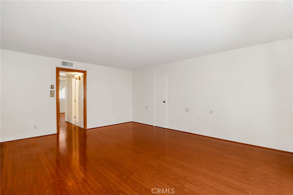 5403 Newcastle Avenue 28