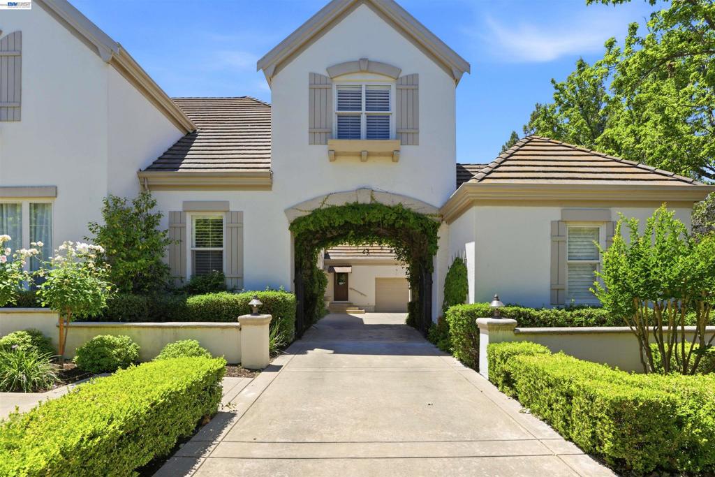 3019 E. Ruby Hill Dr.