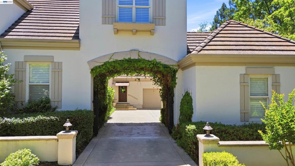 3019 E. Ruby Hill Dr.