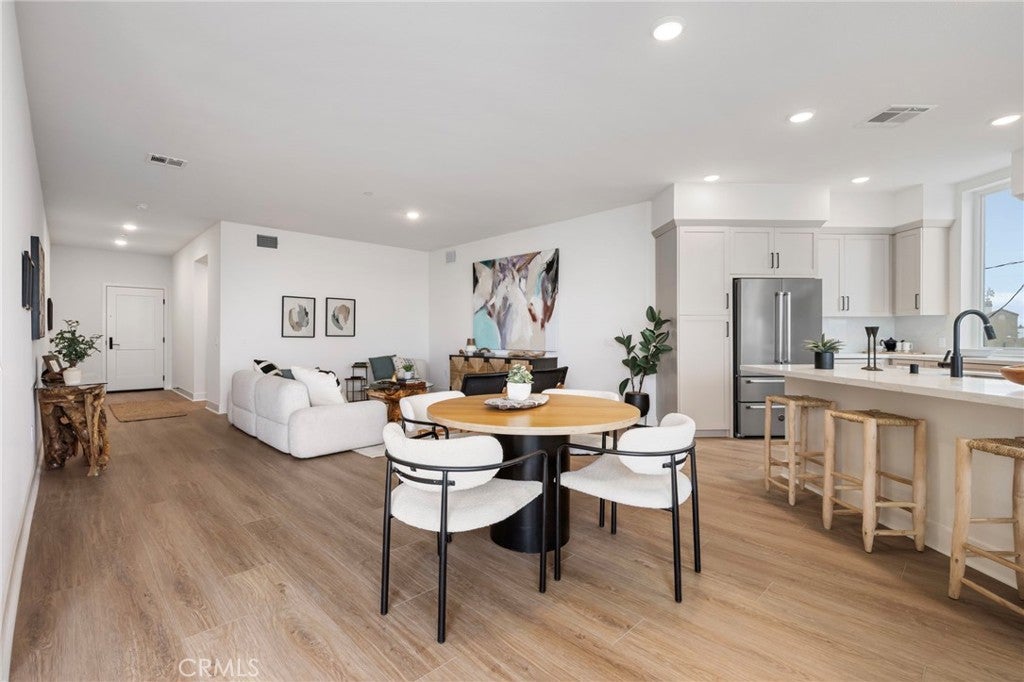 414 Main St 300