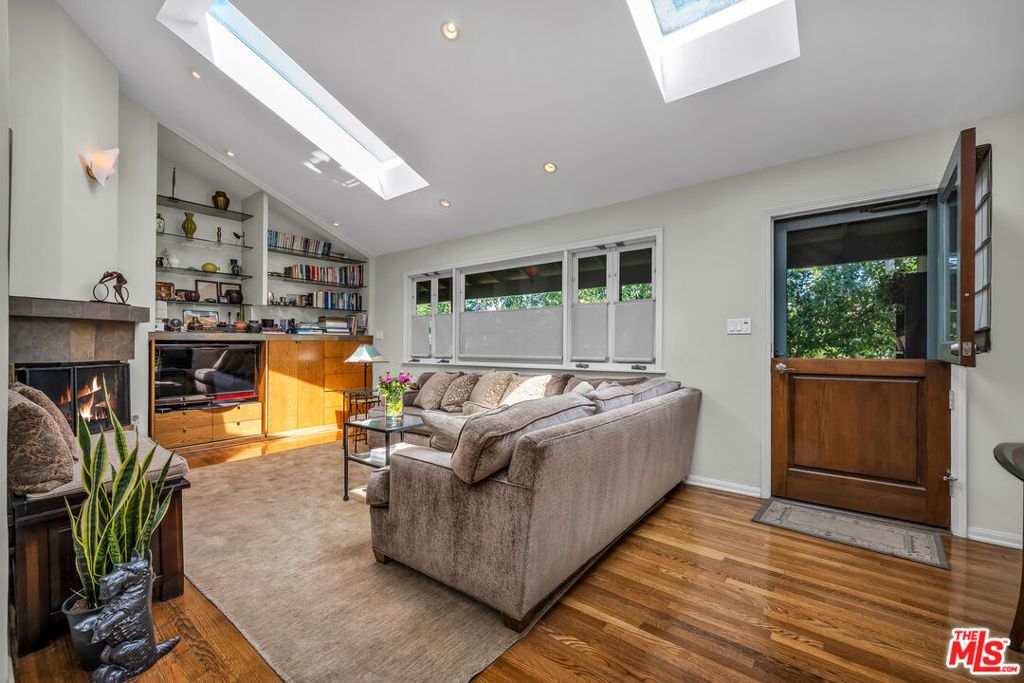 Photo of 3275 Dos Palos Drive, Los Angeles, CA 90068 (MLS # 25575825)