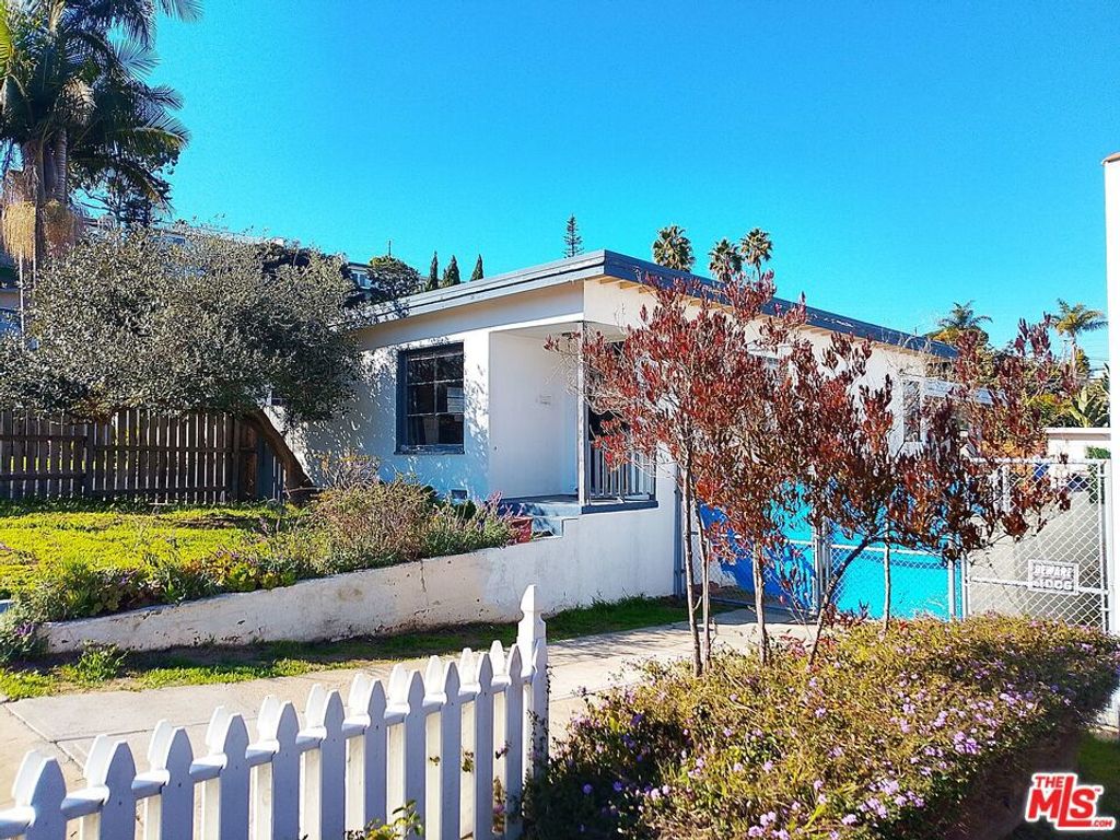 Photo of 415 Campdell Street, Playa Del Rey, CA 90293 (MLS # 25575959)