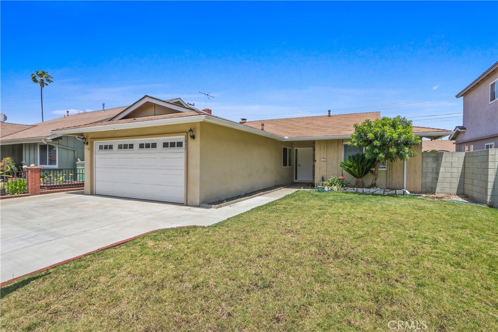 1837 E Denwall