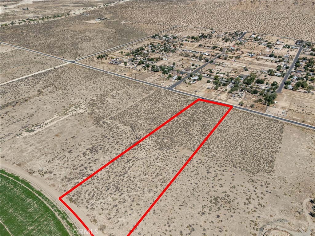 Welcome to this 10-acre parcel of Heavy Agricultural Zoned land A-2, offering exceptional potential for both residential and farming uses. This property is zoned to accommodate one of either a mobile home, modular home, manufactured home, or traditional site-built single-family residence, making it a versatile option for homeowners and investors alike. In addition to residential use, this land is ideal for agricultural operations, including growing crops, raising livestock, or horse property. With ample space and flexibility, it’s perfect for those seeking rural living with room to grow.
Utilities are available from Southern California Edison, LA County Water Co. Gas company. Don't miss this rare opportunity to own land with such diverse permitted uses. Submit your offers.