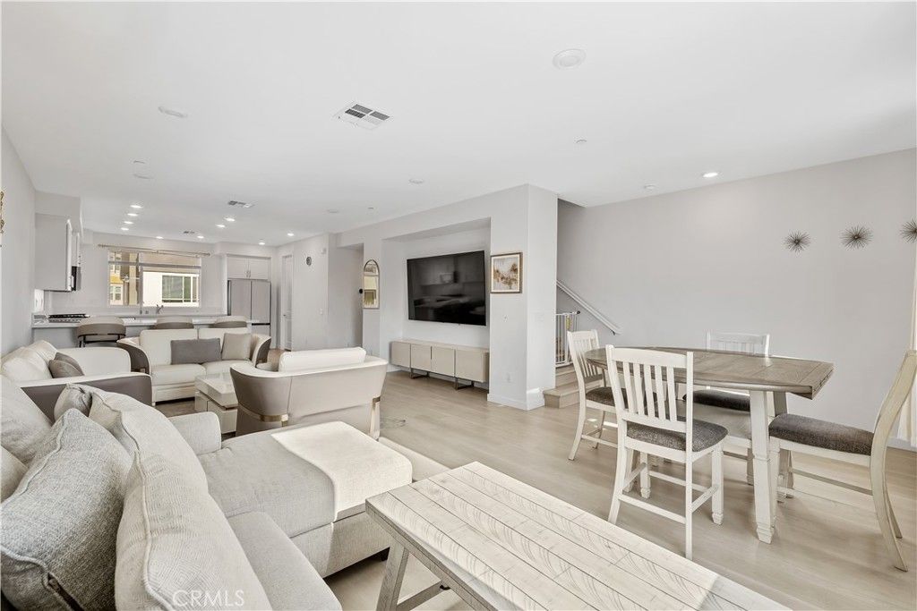 Photo of 27579 Sanctuary Ct. Ct, Valencia, CA 91381 (MLS # SR25220052)