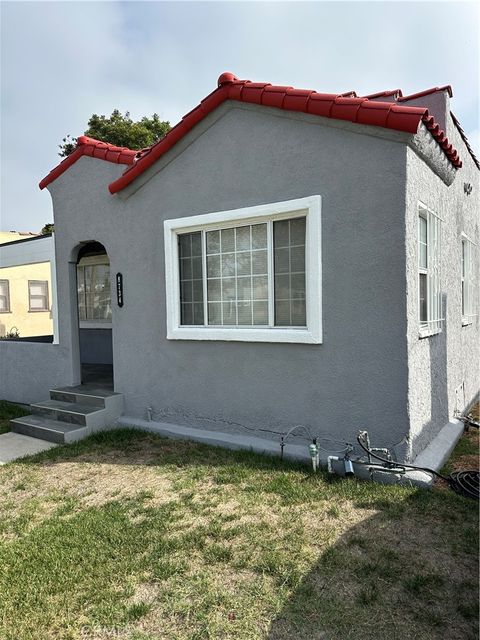Photo of 8734 Dalton, Los Angeles, CA 90047 (MLS # IN25249710) Photo of 8734 Dalton, Los Angeles, CA 90047 (MLS # IN25249710)