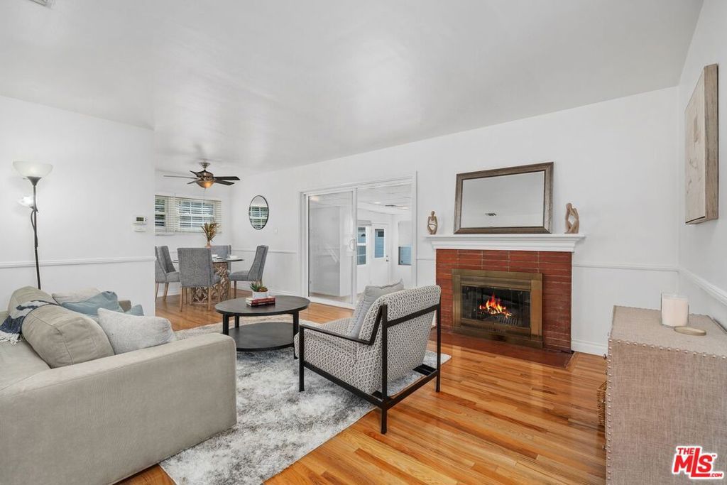 Photo of 8131 Paso Robles Avenue, Lake Balboa, CA 91406 (MLS # 25617225)