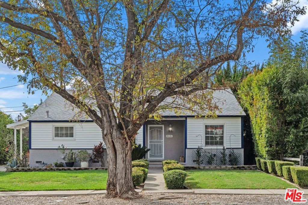 Photo of 8131 Paso Robles Avenue, Lake Balboa, CA 91406 (MLS # 25617225)