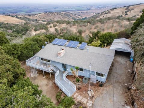 Photo of 380 Hillside Road, San Juan Bautista, CA 95045 (MLS # ML82019346)