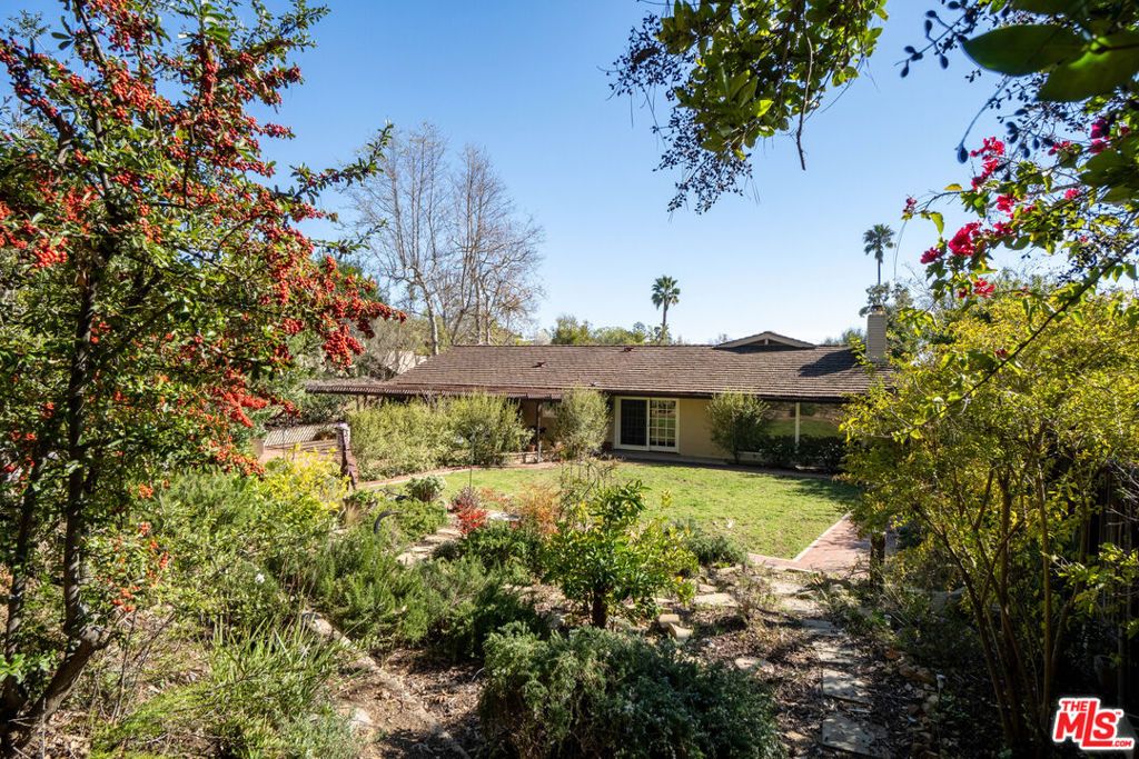 Photo of 13443 Bayliss Road, Los Angeles, CA 90049 (MLS # 25564337)