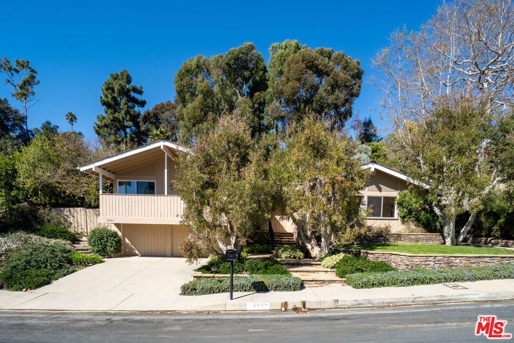 Photo of 13443 Bayliss Road, Los Angeles, CA 90049 (MLS # 25564337)