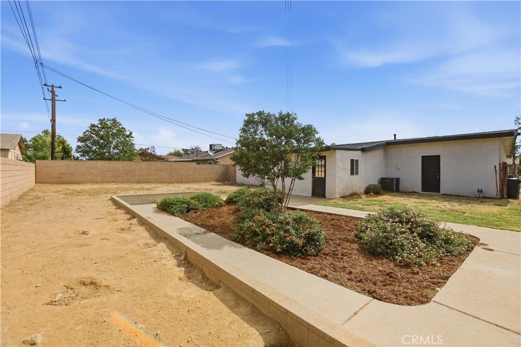 Photo of 1520 S San Dimas AVE, Bloomington, CA 92316 (MLS # CV26126630)