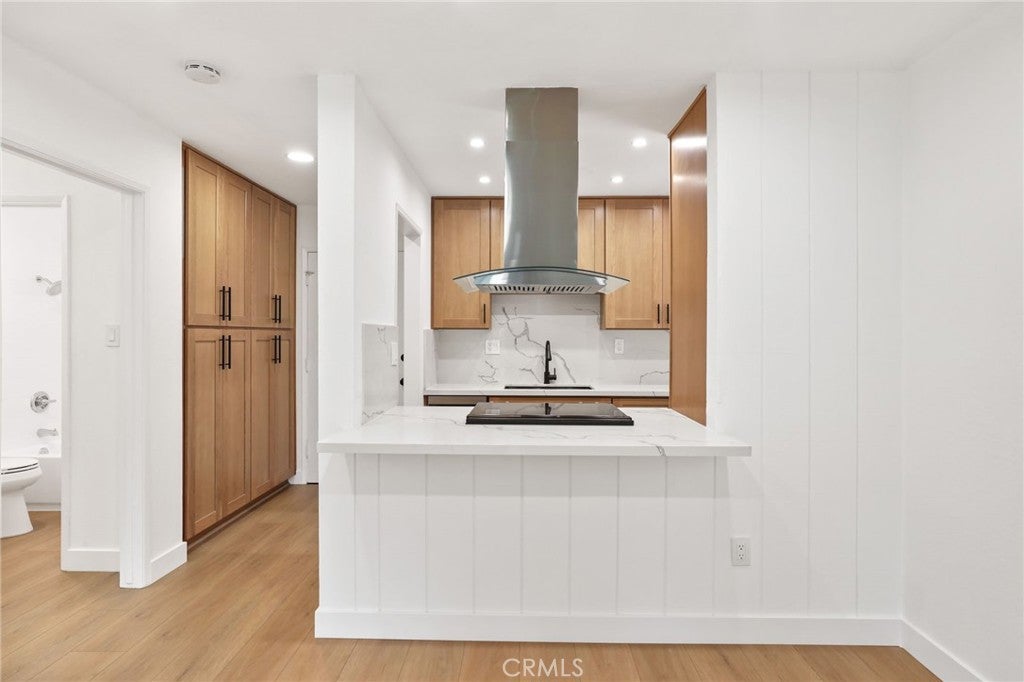 1030 W Macarthur 86
