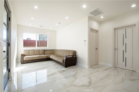 Photo of 20473 Shamrock Pl, Chatsworth, CA 91311 (MLS # GD26026217)