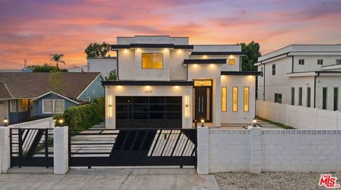 Photo of 6717 Sunnyslope Avenue, Van Nuys, CA 91401 (MLS # 25623357)