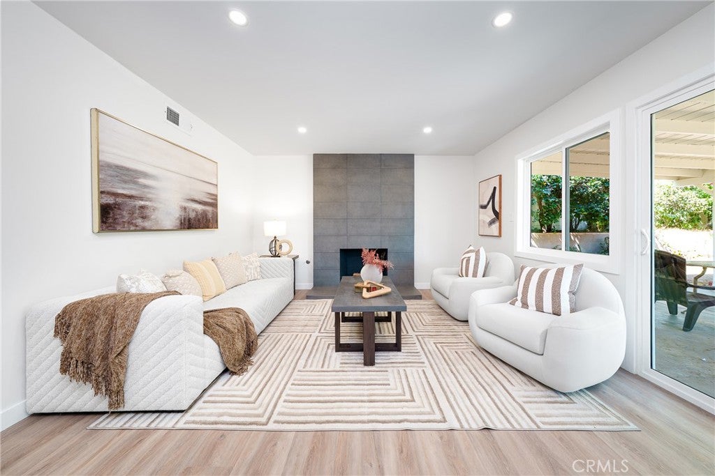 1846 Holly Oak