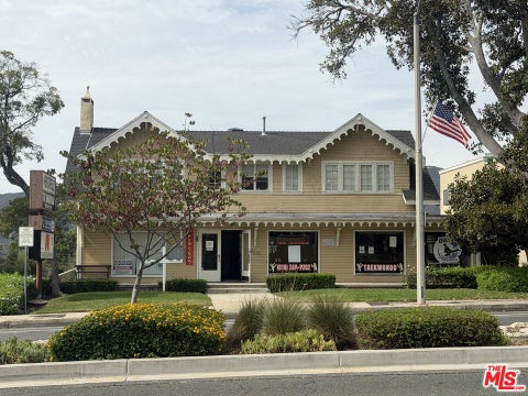 Photo of 2620 Foothill Boulevard, La Crescenta, CA 91214 (MLS # 26938897)