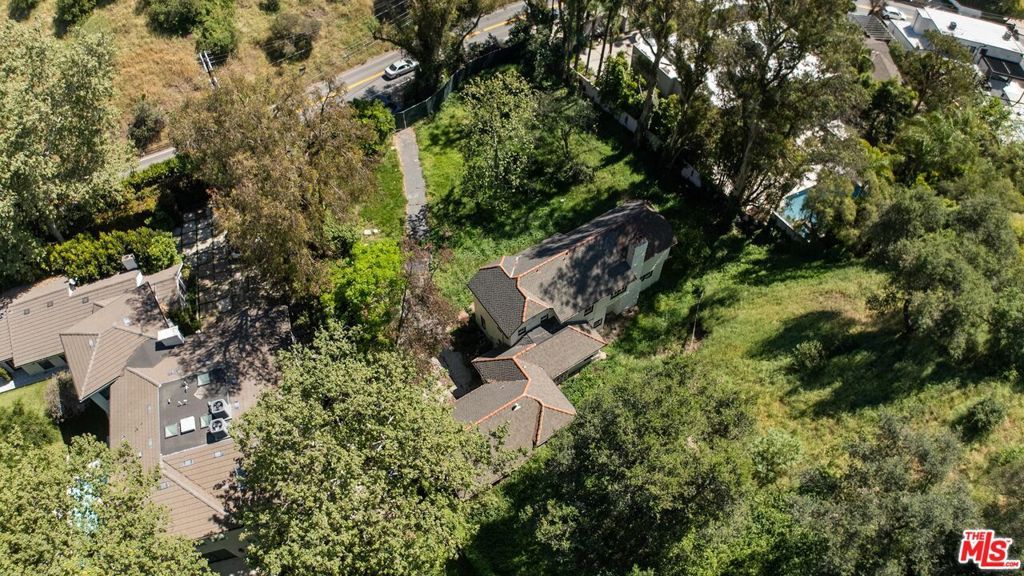 Photo of 2221 Benedict Canyon Drive, Beverly Hills, CA 90210 (MLS # 26668951)