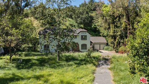 2221 Benedict Canyon Drive Beverly Hills CA 90210