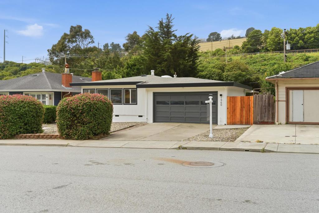 1960 Earl Avenue