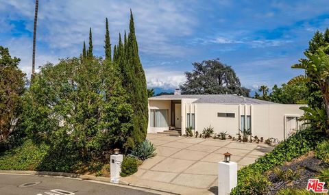 Photo of 8224 Skyline Drive, Los Angeles, CA 90046 (MLS # 26667075)