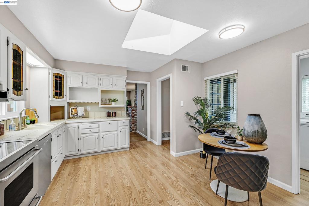 513 Carobe Court